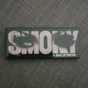 Make Up For Ever Smoky Palette